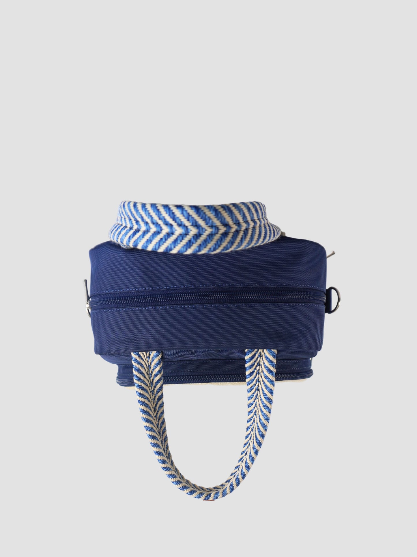 Bolso manos libres Nuba un clásico para guardar todo - Verde Militar