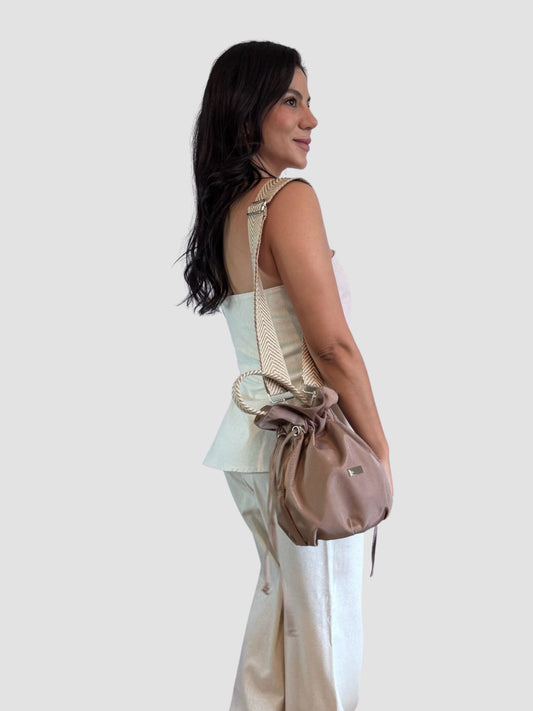 Bombonero, te roba miradas y se roba tu corazón - Beige