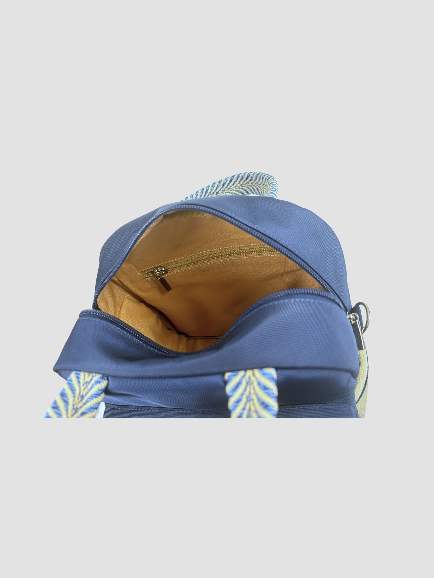 Bolso manos libres Nuba un clásico para guardar todo - Verde Militar