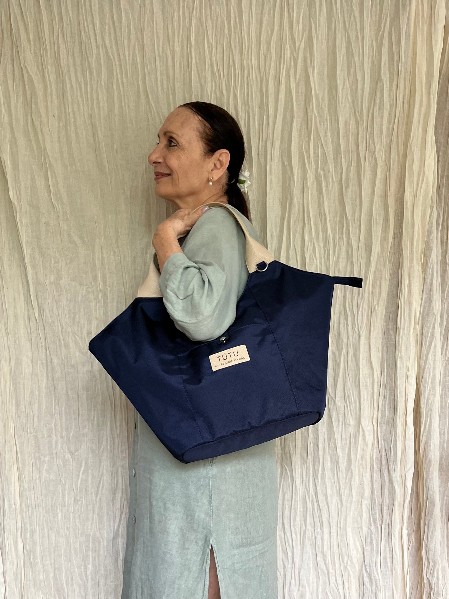 Bolso de hombro standard que entiende tu día - Azul Oscuro