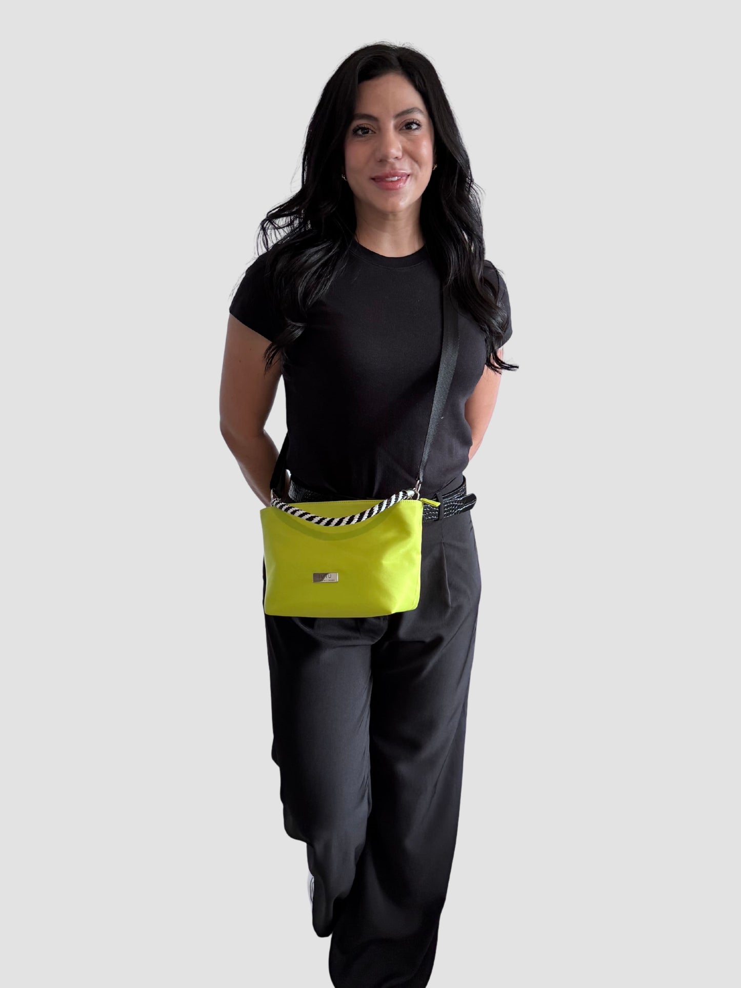 Bolso manos libres petit es formal y minimalista