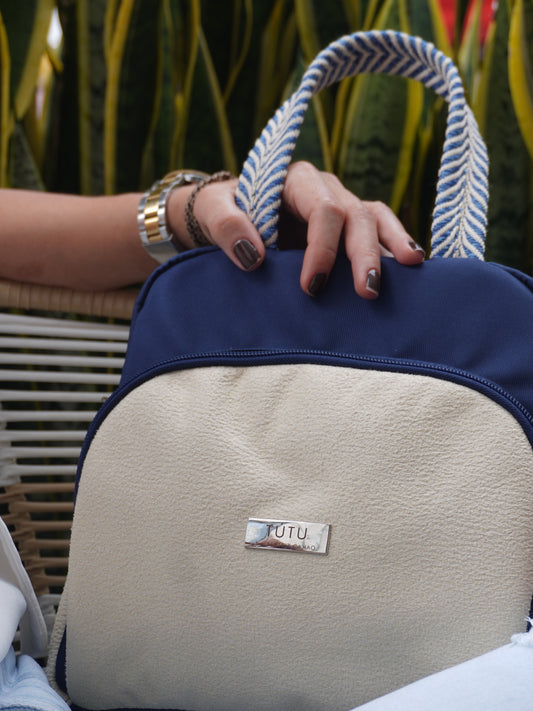 Bolso manos libres Nuba, un clásico para guardar todo - Azul Oscuro