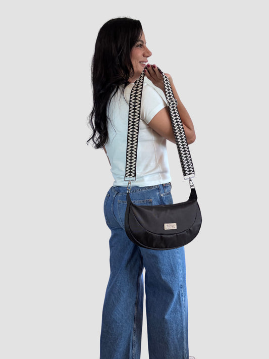 Bolso media luna el que le da forma a tu estilo - Negro