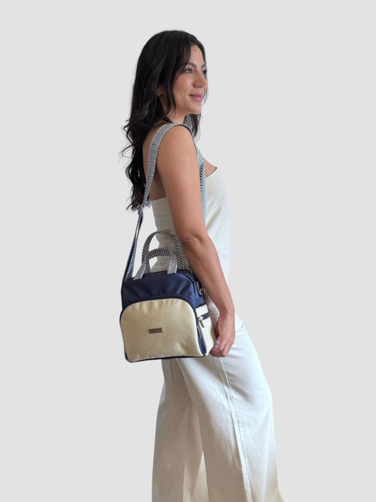 Bolso manos libres Nuba, un clásico para guardar todo - Azul Oscuro