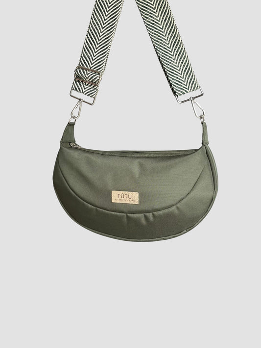 Bolso media luna el que le da forma a tu estilo - Verde Militar
