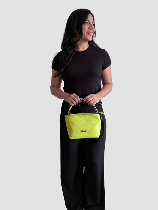 Bolso manos libres petit es formal y minimalista