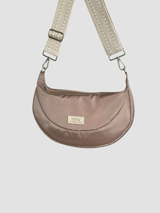 Bolso media luna el que le da forma a tu estilo - Beige