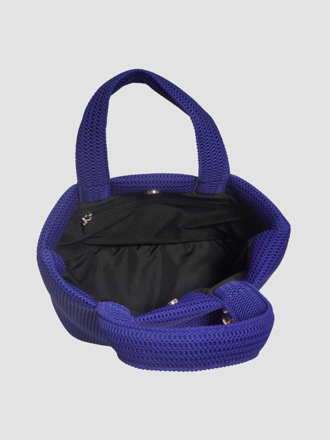 Bolso de mano en malla ferrari gris